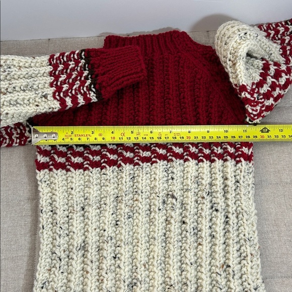 Sweater. Hand made. Vintage. Red and Cream Knit Sweater - Picture 4 of 4
